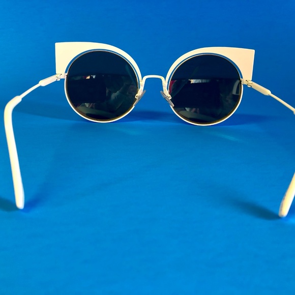 Fendi FF 0177/S White Cat-Eye Round Sunglasses main image 12